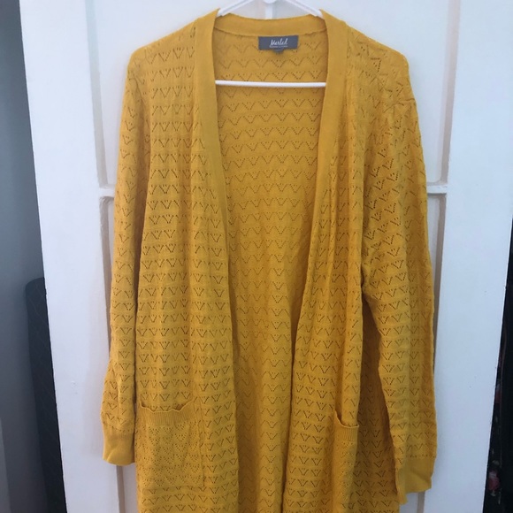 Sweaters - Long yellow cardigan
